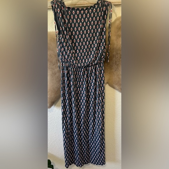 Extra Small Petite | Patterned | Loft Dress | Cinched Waist And Shoulders. - Picture 2 of 7